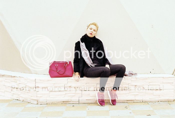photo iulia burtea haina de blana.jpg